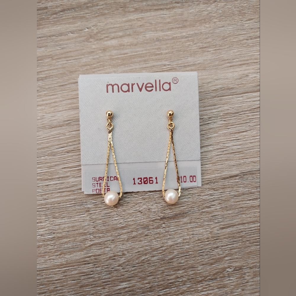 NWT *Rare Style* Vintage 80's Marvella gold and pearl drop earrings